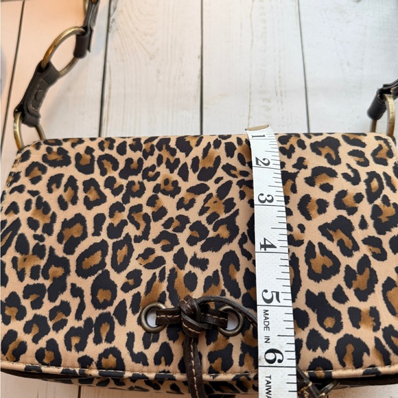 Guess | Vintage Y2K Leopard Print Shoulder Bag - Picture 12 of 16
